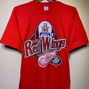 Large Fruit of the Loom Red Wings Champs Shirt